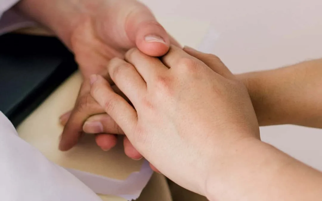 ¿Mi hijo me cuida demasiado?